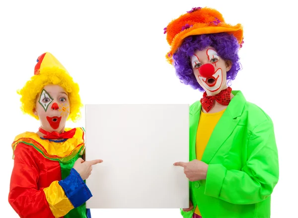 Dwa klaunów dziewczynka trzymając pusty tekst zarządu — Zdjęcie stockowe