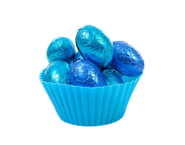 Blauwe kom met Pasen eieren — Stockfoto