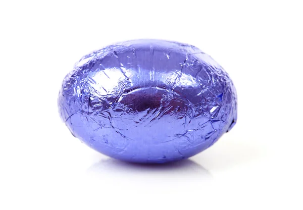 Un huevo de Pascua púrpura — Foto de Stock