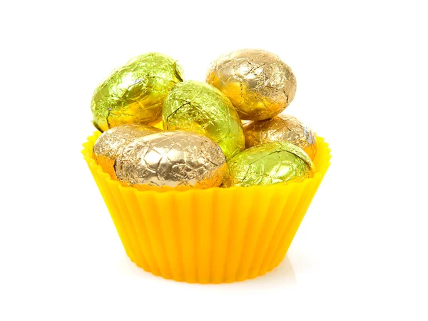 Cuenco amarillo con huevos de Pascua —  Fotos de Stock