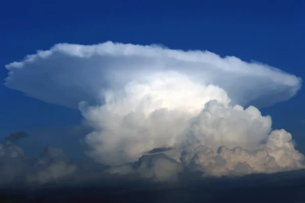 Nuvem de trovoada Cumulonimbus — Fotografia de Stock
