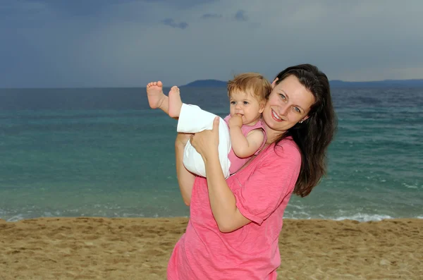 Mother with her baby at beach — Stock Photo, Image