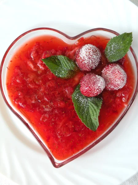 Dessert Van Verse Aardbeien Plaat Vorm Hart — Stockfoto