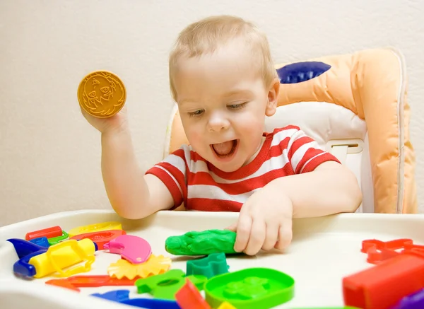 Happy child playing plasticine — Stock Photo, Image
