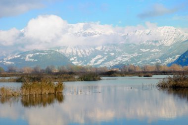 kar ve bulutların üzerine monte guglielmo