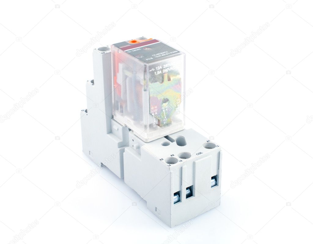 Electric switching relay