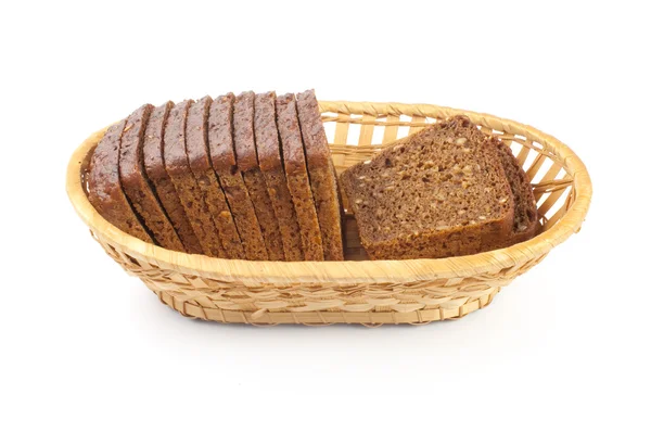 Hasır sepet ve ekmek — Stok fotoğraf