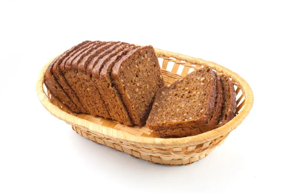 Hasır sepet ve ekmek — Stok fotoğraf