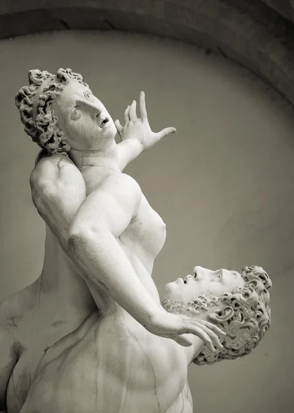 雕像由内佛罗伦萨是意大利的萨宾妇女强奸的片段 — 图库照片