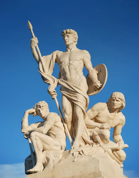 雕塑组纪念碑附近的维克托 伊曼纽尔二世 祖国祭坛 在罗马 意大利 — 图库照片