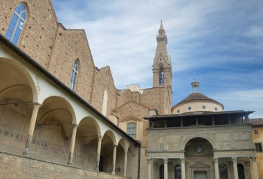 iç court yard basilica of santa croce (Kutsal haç Bazilika) Floransa, İtalya.