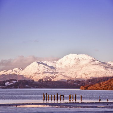 görkemli ve etkileyici ben lomond üzerinde loch lomond balloch İskoç kasabası yakınlarında bir görünümü.