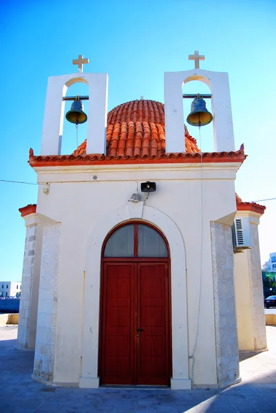 在希腊克里特岛上的 Rethymnon 镇的一个教堂的一个视图 — 图库照片