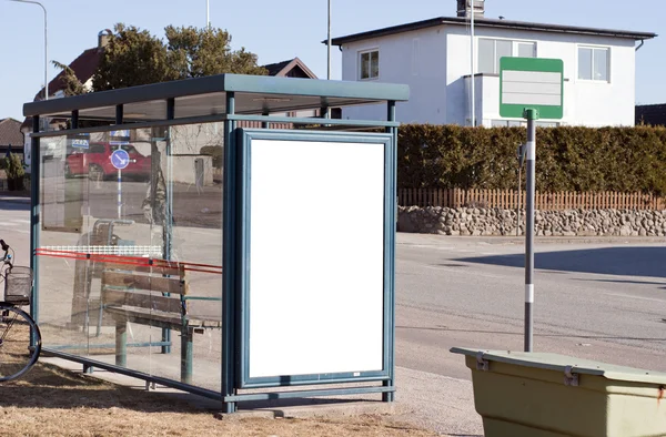 Autobusová zastávka s prázdný znak — Stock fotografie