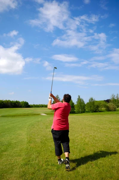 Man spelar golf — Stockfoto