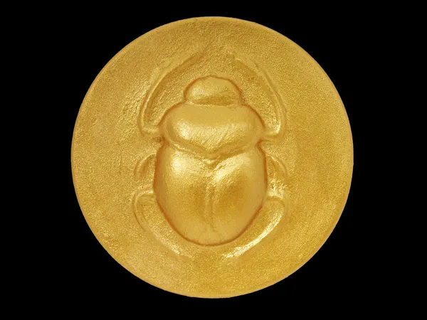 Amuleto Egípcio Cor Dourada Com Imagem Escaravelho — Fotografia de Stock