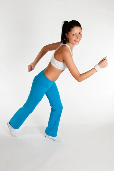 Kvinna tränar aerobics — Stockfoto