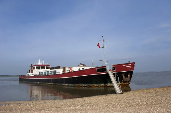 Loď na nizozemské Waddenského moře — Stock fotografie
