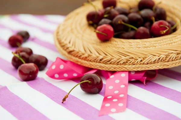 Fresh cherries outdoor — Stock Photo, Image