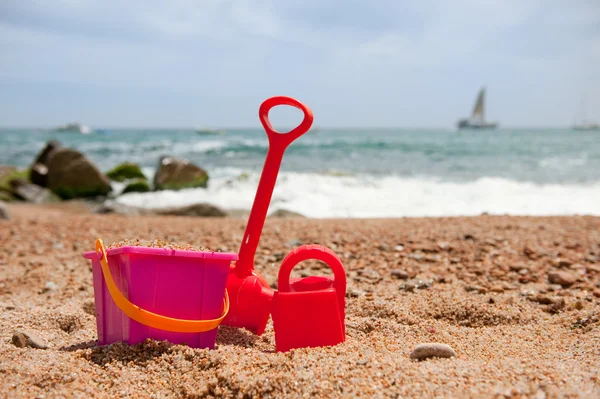 Leksaker på stranden — Stockfoto