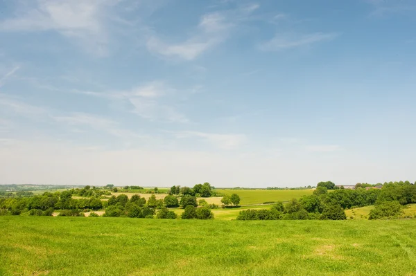 Grüne Landschaft mit Hügeln — Stockfoto