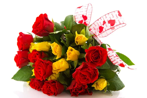 Κόκκινα και κίτρινα τριαντάφυλλα μπουκέτο — Φωτογραφία Αρχείου