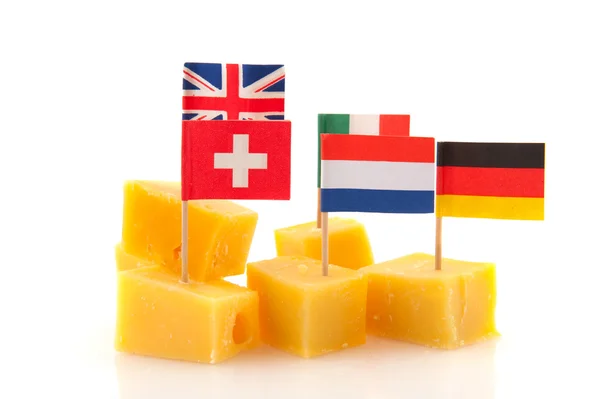 Lanche de queijo com bandeiras europeias — Fotografia de Stock