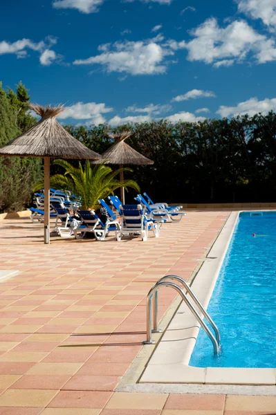 Luxury swimming pool — Stock Photo, Image