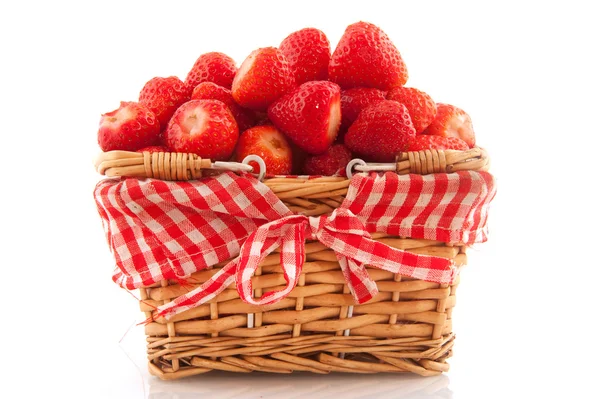 Fröhliche Korb-Erdbeeren — Stockfoto