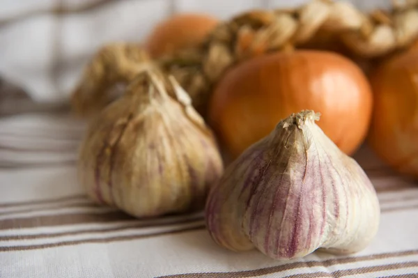 Garlic and onions — Stock Photo, Image