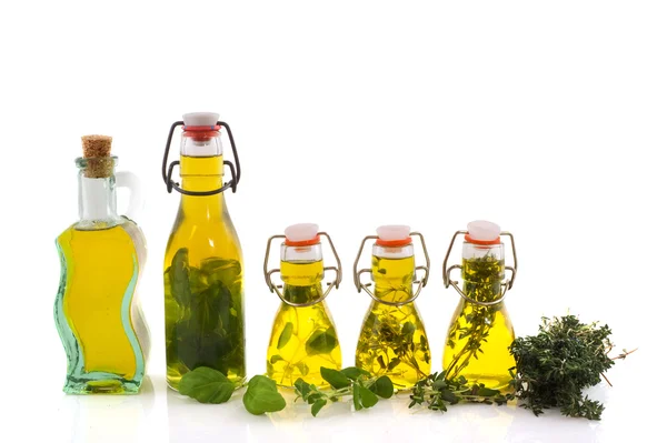 Botellas de aceite de oliva con hierbas —  Fotos de Stock