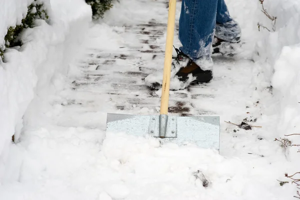 L'uomo è rimozione neve — Foto Stock
