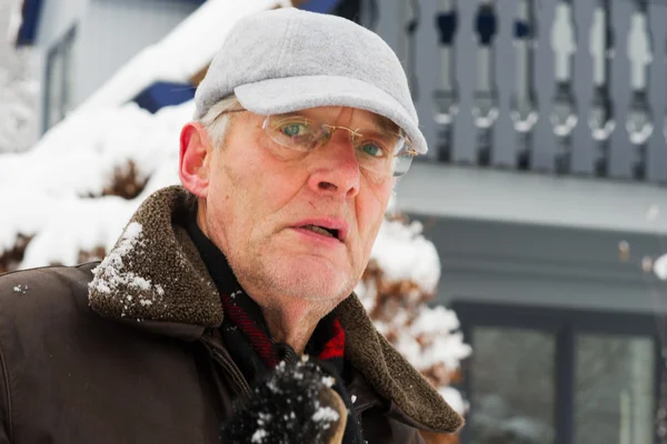 Porträt älterer Mann im Winter — Stockfoto