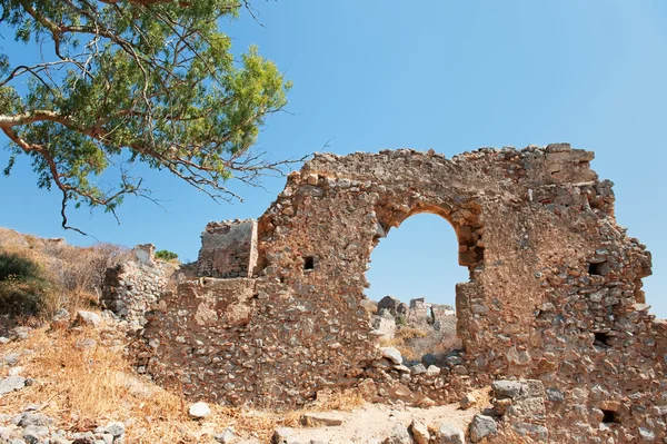 ギリシャのペロポネソス半島にアップタウン モネンバシアの遺跡を見る — ストック写真