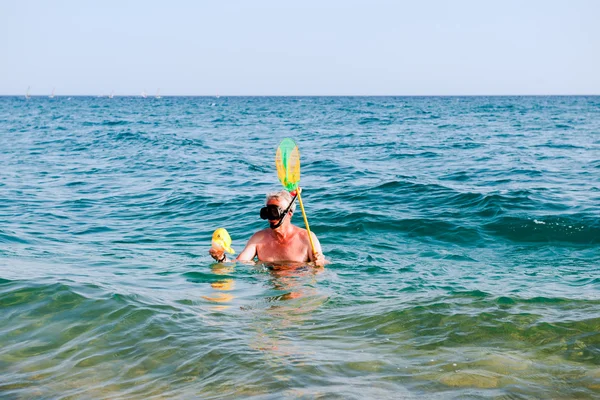 Man is snorkeling — Stock Photo, Image