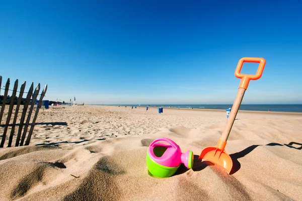 Spielzeug am Strand — Stockfoto