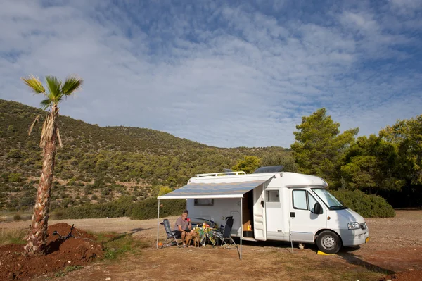 Ελεύθερο Camping Mobil Σπίτι Στην Ελλάδα Κατά Την Peleponnesos — Φωτογραφία Αρχείου
