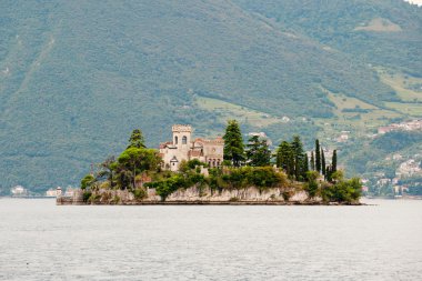 İtalyan lago d'iseo kalede ile ada