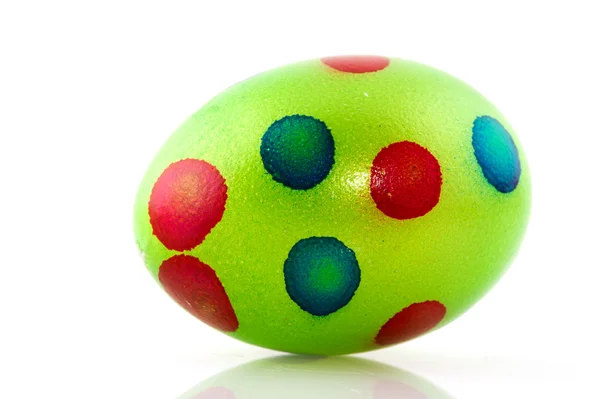 Колоритное зелёное пасхальное яйцо — стоковое фото