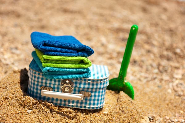 Koffer Speelgoed Het Strand Van Zomer Vakantie — Stockfoto