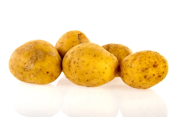 Mehrere Frische Kartoffeln Isoliert Auf Weißem Hintergrund — Stockfoto