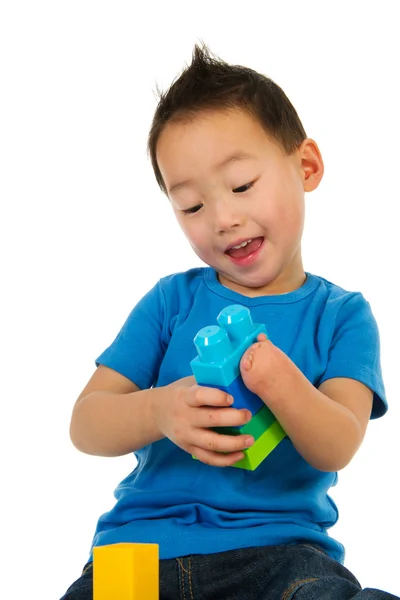 Ευτυχισμένη Κινεζική Αγόρι Χάντικαπ Φως Παίζει Πολύχρωμο Μπλοκ — Φωτογραφία Αρχείου