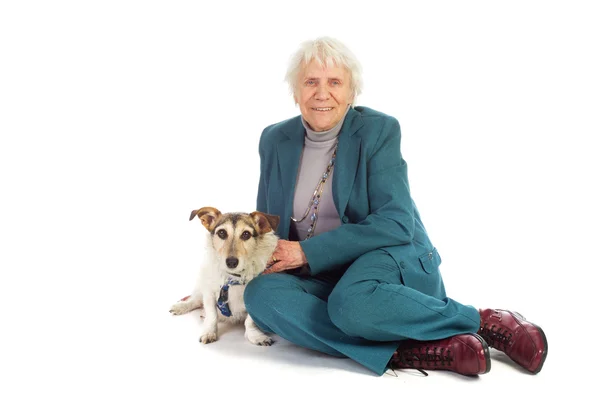 Mulher idosa com cão — Fotografia de Stock