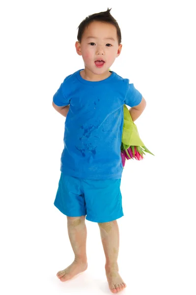 Азиатский Мальчик Разноцветными Тюльпанами — стоковое фото