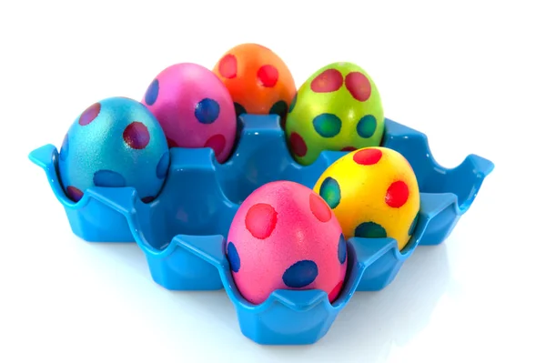 Huevos Coloridos Pascua Bandeja Azul Aislados Sobre Blanco —  Fotos de Stock