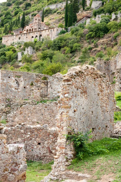 Byzantijnse stad mystras op de heuvel — Stockfoto