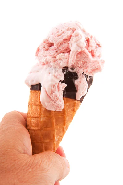 Świeże truskawki lodu stożek — Zdjęcie stockowe