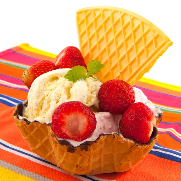 Fresh strawberryice cream — Stock Photo, Image