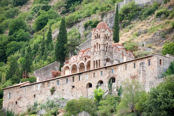 Iglesia bizantina en la ciudad griega Mystras — Foto de Stock