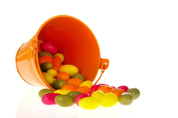 Oranžový kbelík velikonoční vajíčka — Stock fotografie